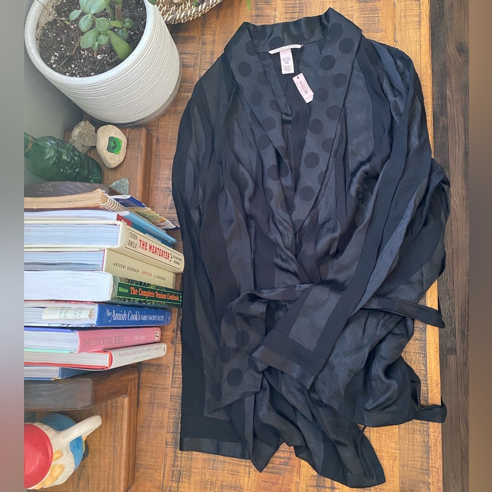 NWT Victoria’s Secret Tuxedo Robe